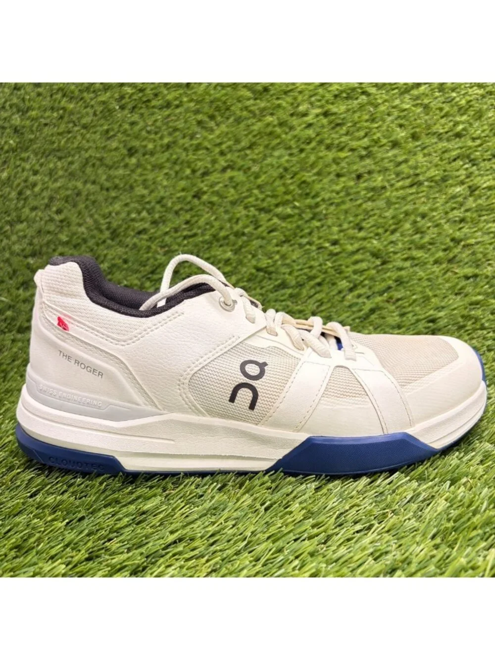 On The Roger Clubhouse Pro Womens Size 8 White Athletic Running Shoes Sneakers
